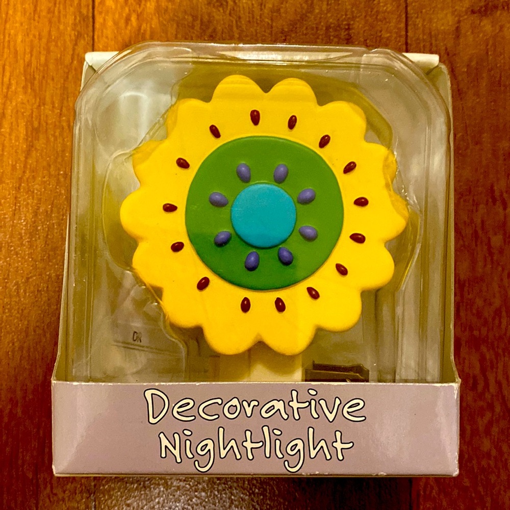 Borders Unlimited Decorative Flower Nightlight